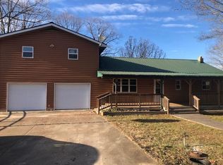 409 Oak St, Willow Springs, MO 65793