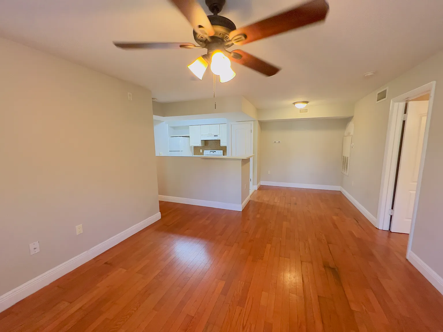 2 bed, 937 sqft, $1,447 — Photo 4