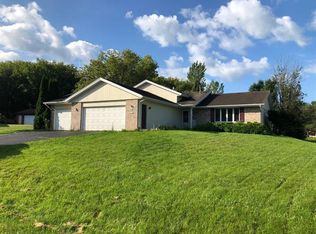 2101 Candlewick Dr SE, Poplar Grove, IL 61065