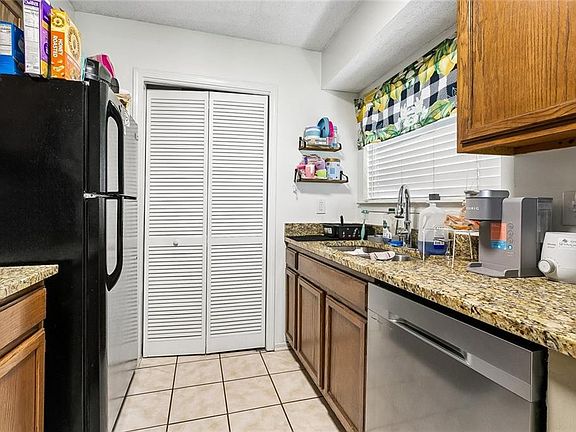 4th image of 2425 Oxford Pl APT 136