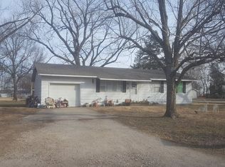 510 S Cherry St, Girard, KS 66743