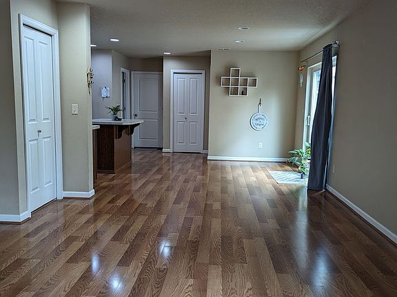 5th image of 20954 SW Edgemont St