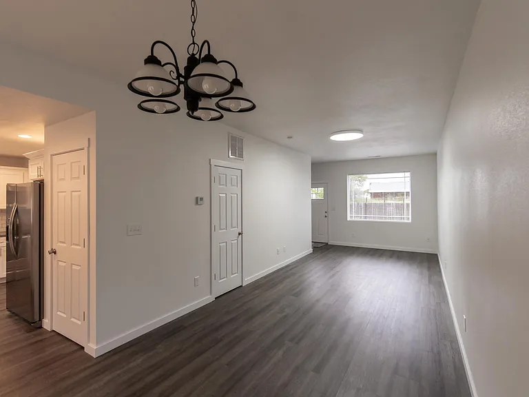 302 S Union Rd — Photo 2