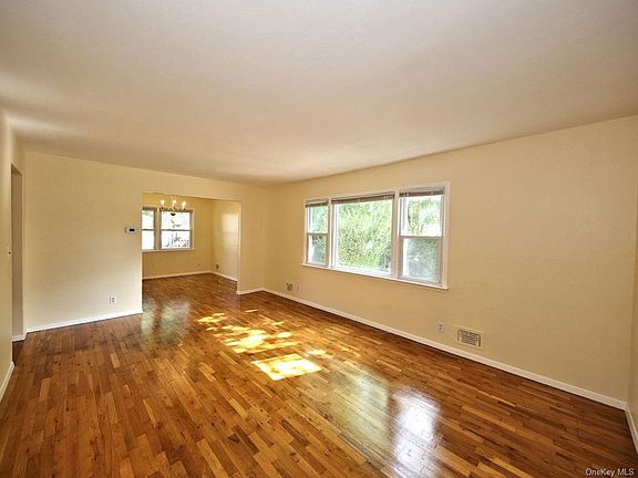 3rd image of 921 Jefferson Ave #1