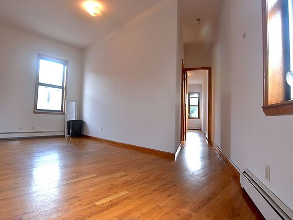 3rd image of 85 Nassau Ave #E