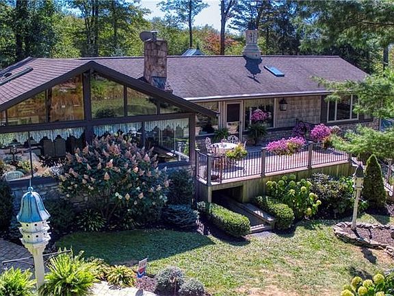 4th image of 229 Carr Dr