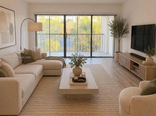 240 Lakeview Dr APT 303, Fort Lauderdale, FL 33326