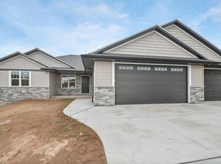 2111 Clover Field Dr, Green Bay, WI 54313