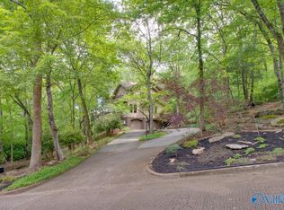 2215 Georgian Dr SE, Huntsville, AL 35801