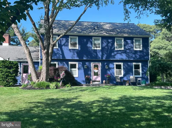 679 White Swan Dr, Arnold, MD 21012