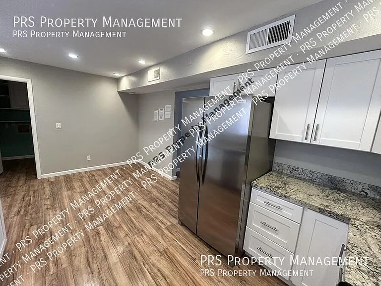 2207 W Monroe St — Photo 13