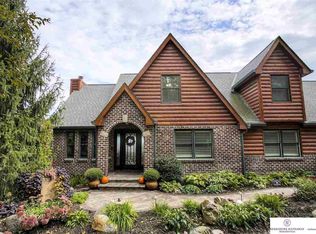 13809 White Deer Ln, Omaha, NE 68112
