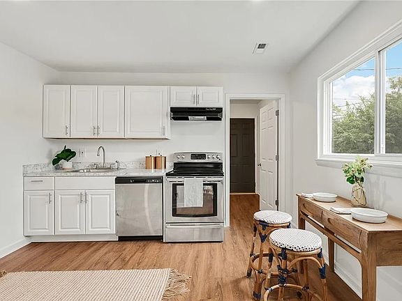 4th image of 2116 Wood St