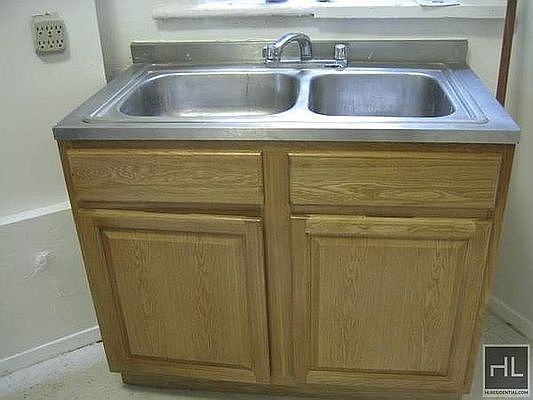 2nd image of 486 Amsterdam Ave APT 5S