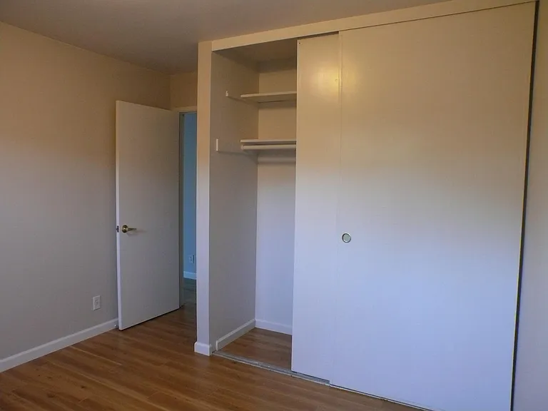 Bid 2nd bedroom - Closet view