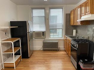 31-32 34th St #2R, Astoria, NY 11106