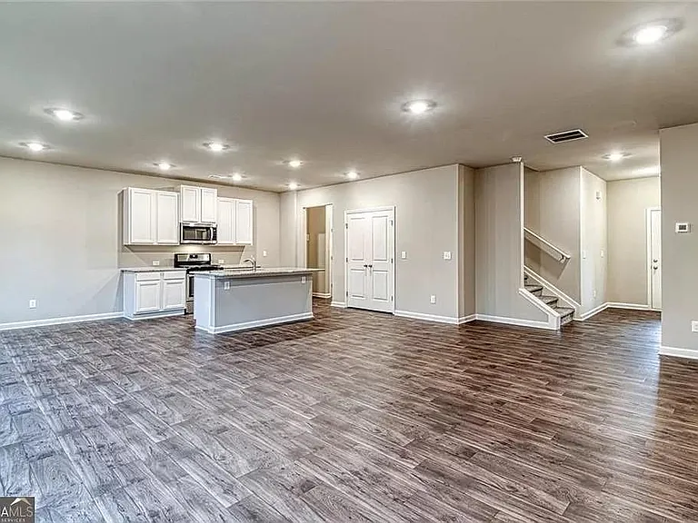 3041 Westgate Park Dr — Photo 6