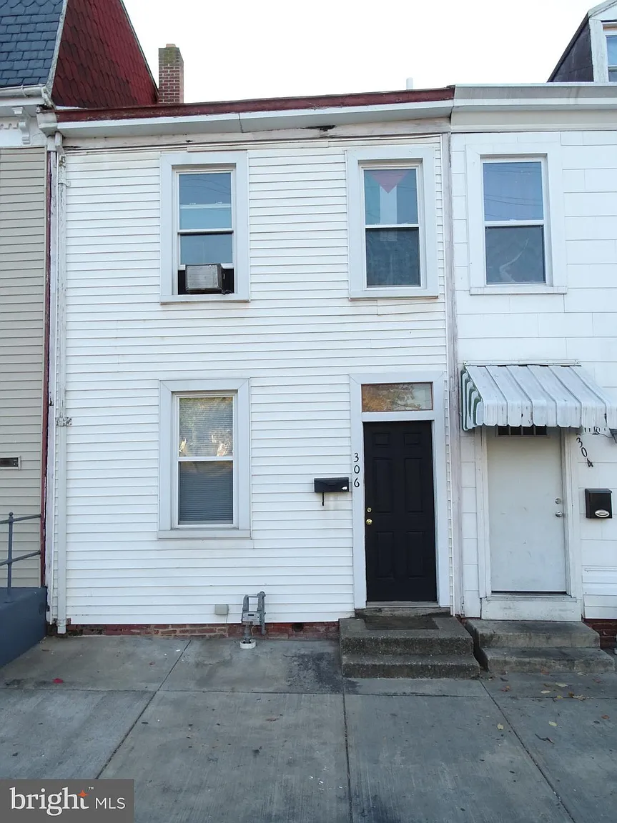 306 S Pershing Ave photo 1