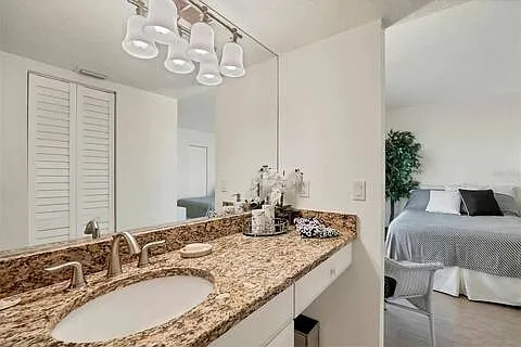 5201 Gulf Of Mexico Dr — Photo 30