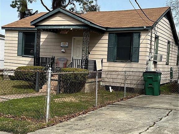 3rd image of 2217 Rose Dr