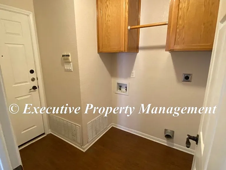 917 Whirlaway Dr — Photo 19