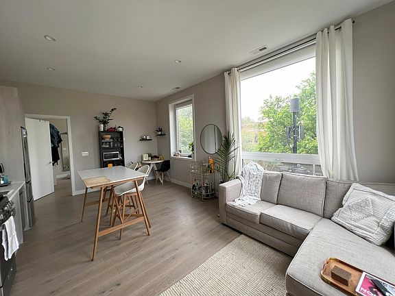4th image of 3757 N Sheffield Ave #2010