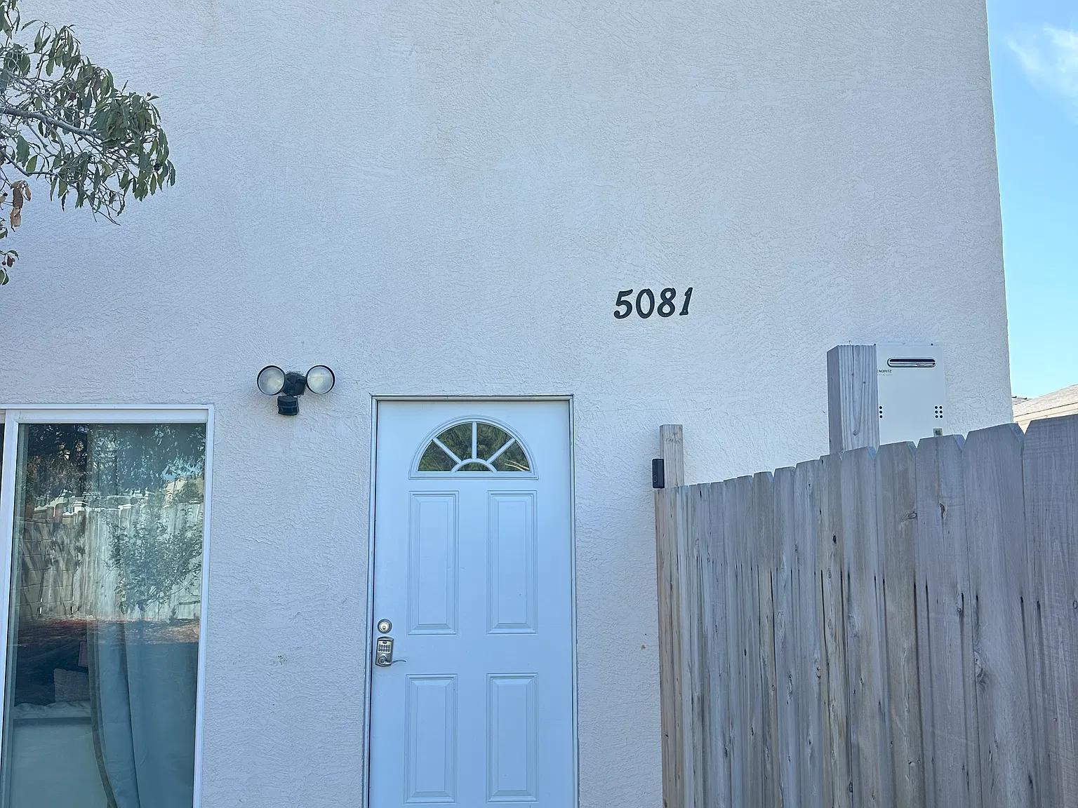 4 bed, 1400 sqft, $5,800 — Photo 2