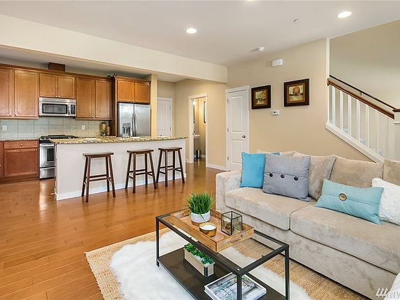 4th image of 1403 NE Park Dr
