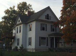 715 N 6th St, Petersburg, IL 62675