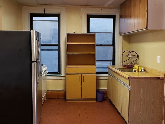 4th image of 34-34 38th St #2A