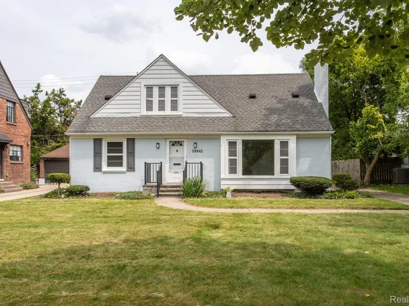 26642 York Rd, Huntington Woods, MI 48070