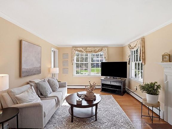 3rd image of 194 New Meadow Rd