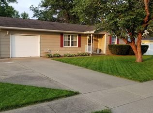 559 W Harry Herbert Dr, Eldridge, IA