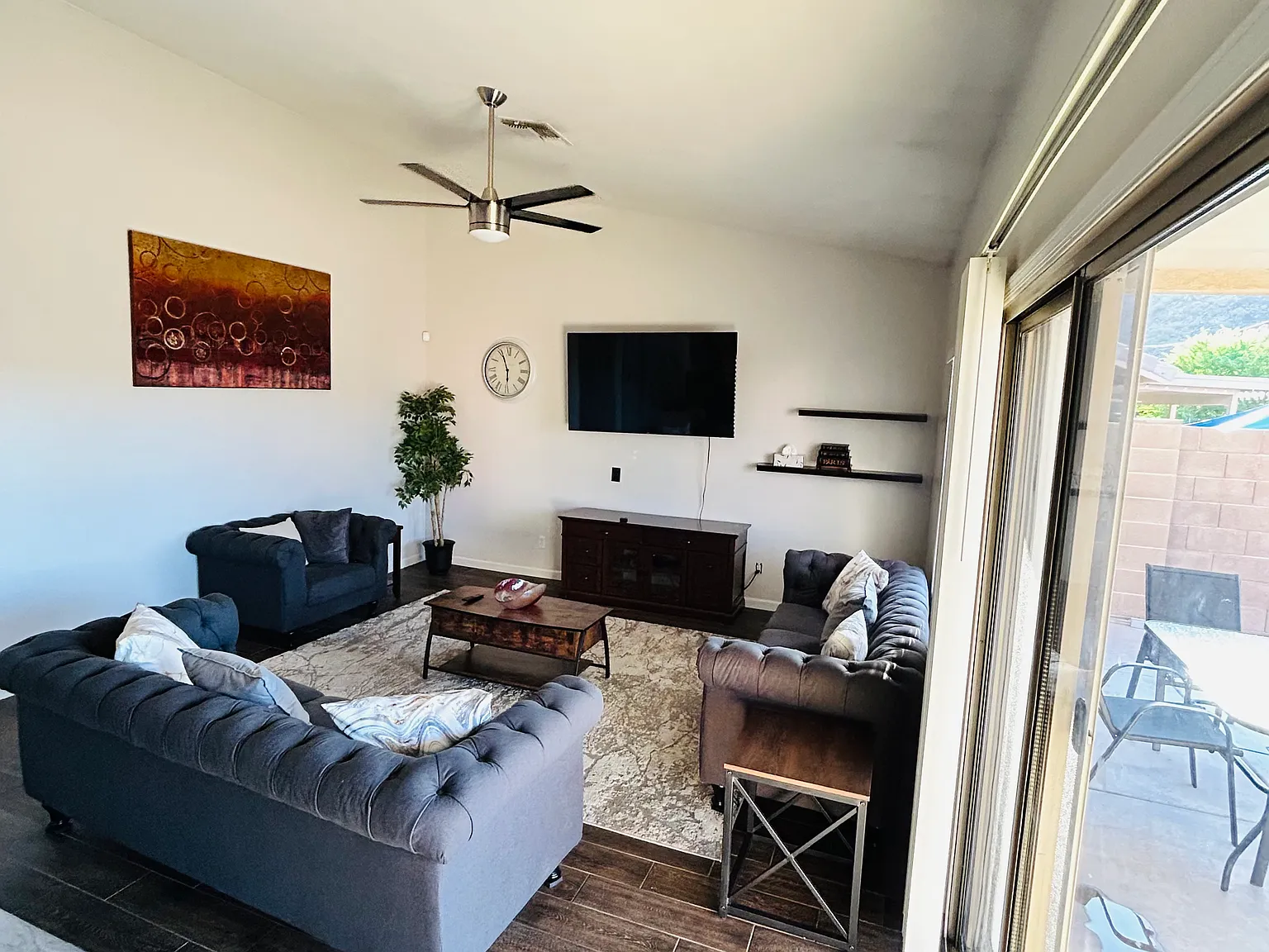 4 bed, 2052 sqft, $3,000 — Photo 4