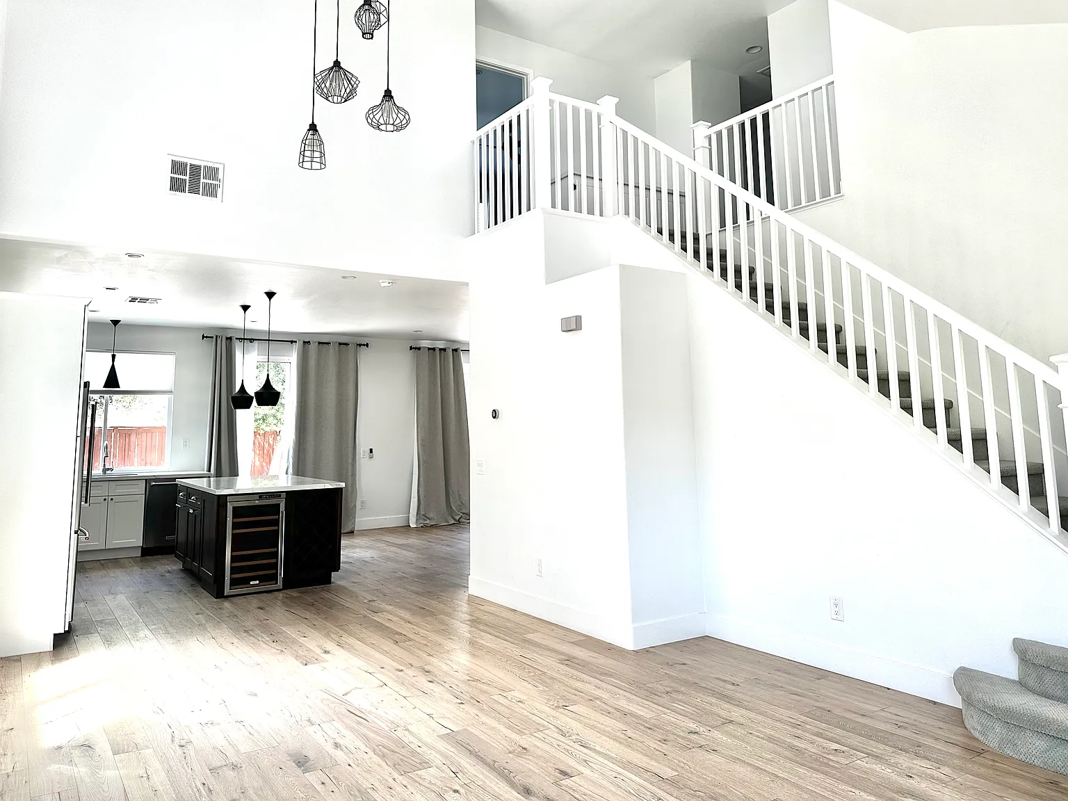 4 bed, 2.5 bath, 2091 sqft, $3,595 — Photo 3