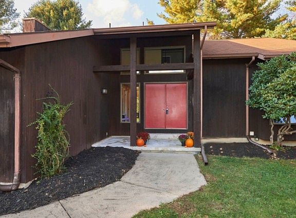 2nd image of 2619 Sleepy Hollow Dr