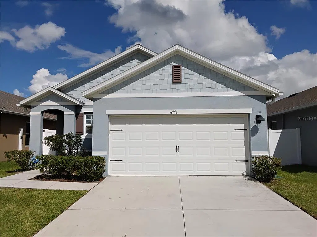 3 bed, 2.0 bath, 1645 sqft, $2,400 — Photo 2