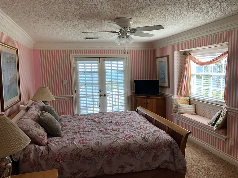 Large bedroom with king size bed and adjoing bathroom suite