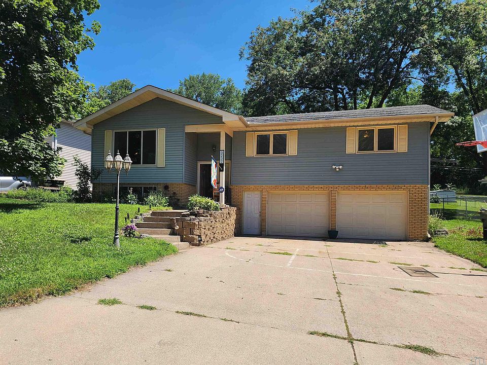 1st image of 3232 Viking Dr