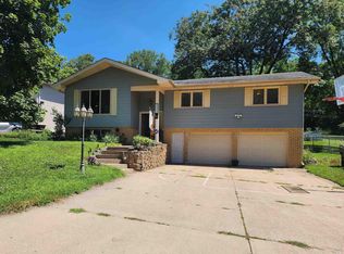 3232 Viking Dr, Sioux City, IA 51104