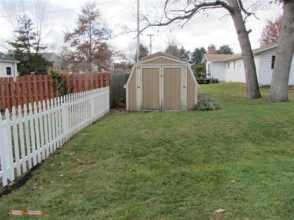 3rd image of 610 Birchwood Ct