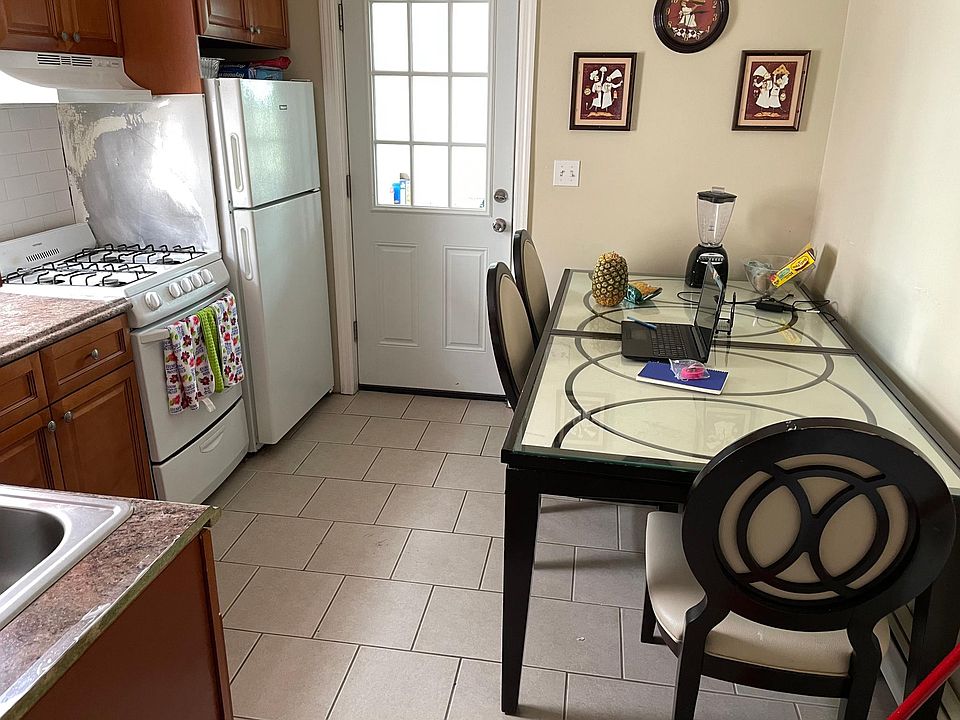 2nd image of 130 N 9th Ave #3
