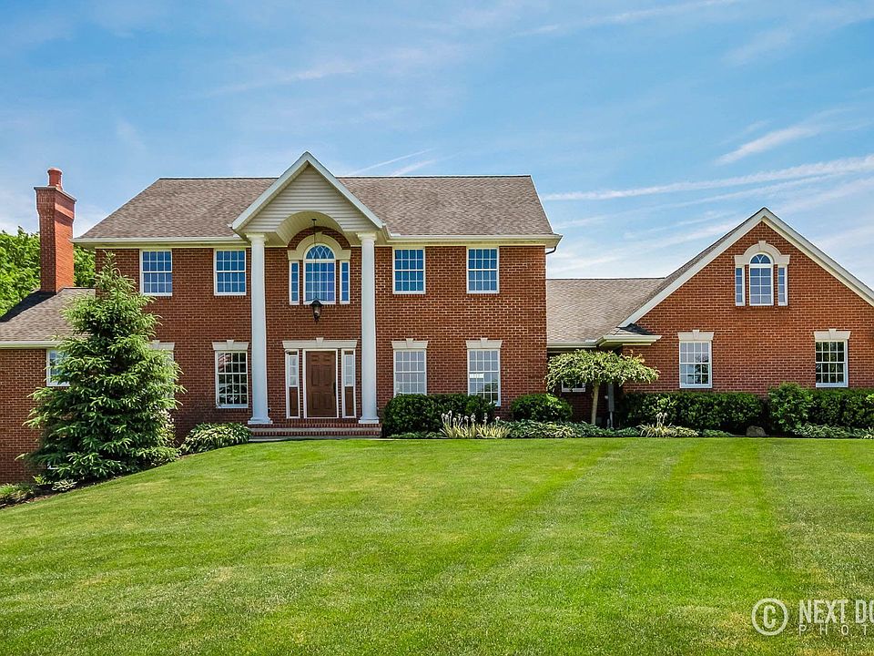 1st image of 2040 Canterbury Ln