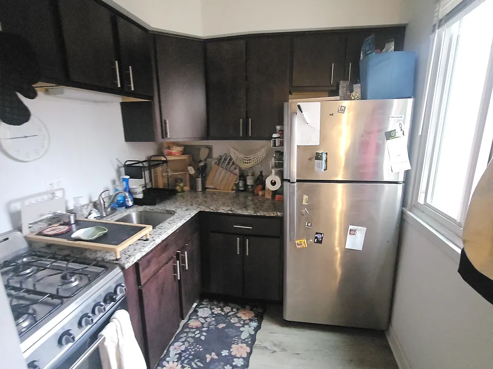 6211 N Kenmore Ave #203