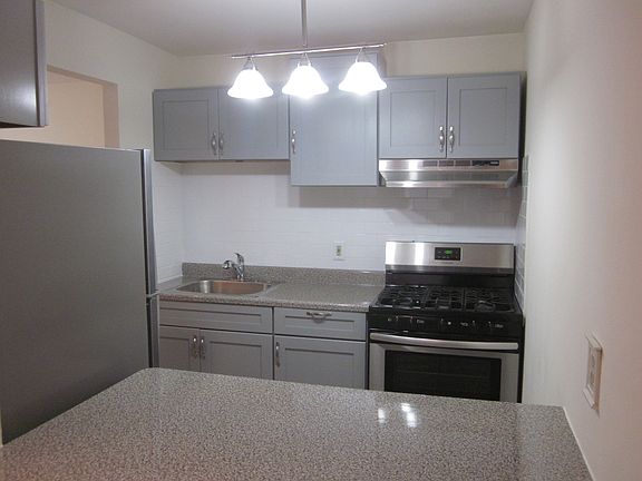 4th image of 395 S 5th St #B