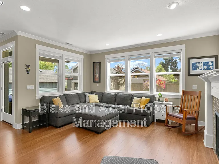 3938 NE 66th Ave — Photo 10