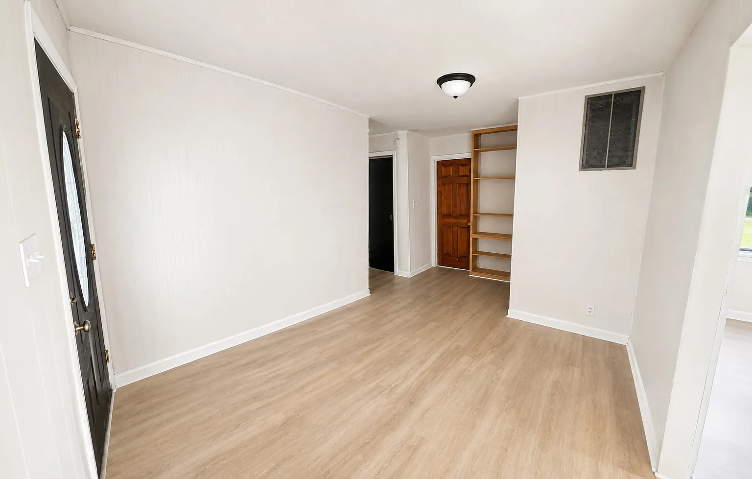 3 bed, 1664 sqft, $1,300 — Photo 3