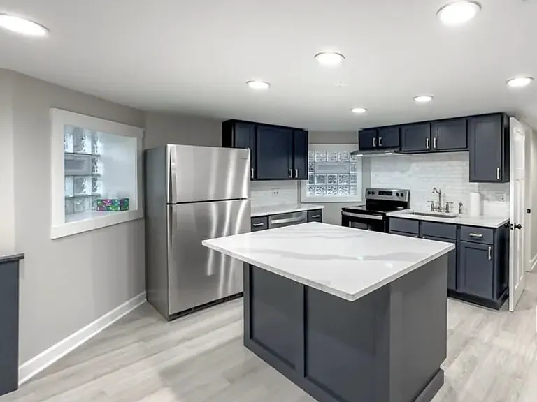 1540 N Hamlin Ave #G — Photo 2