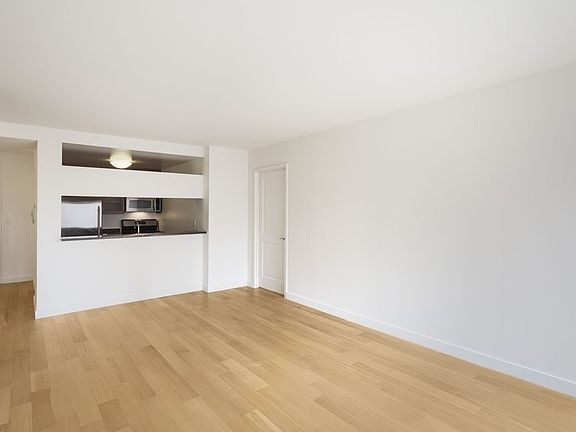 4th image of 260 W 54th St APT 37I