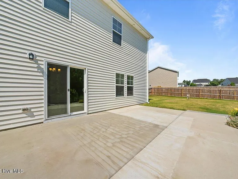 423 Bassett Ln — Photo 37